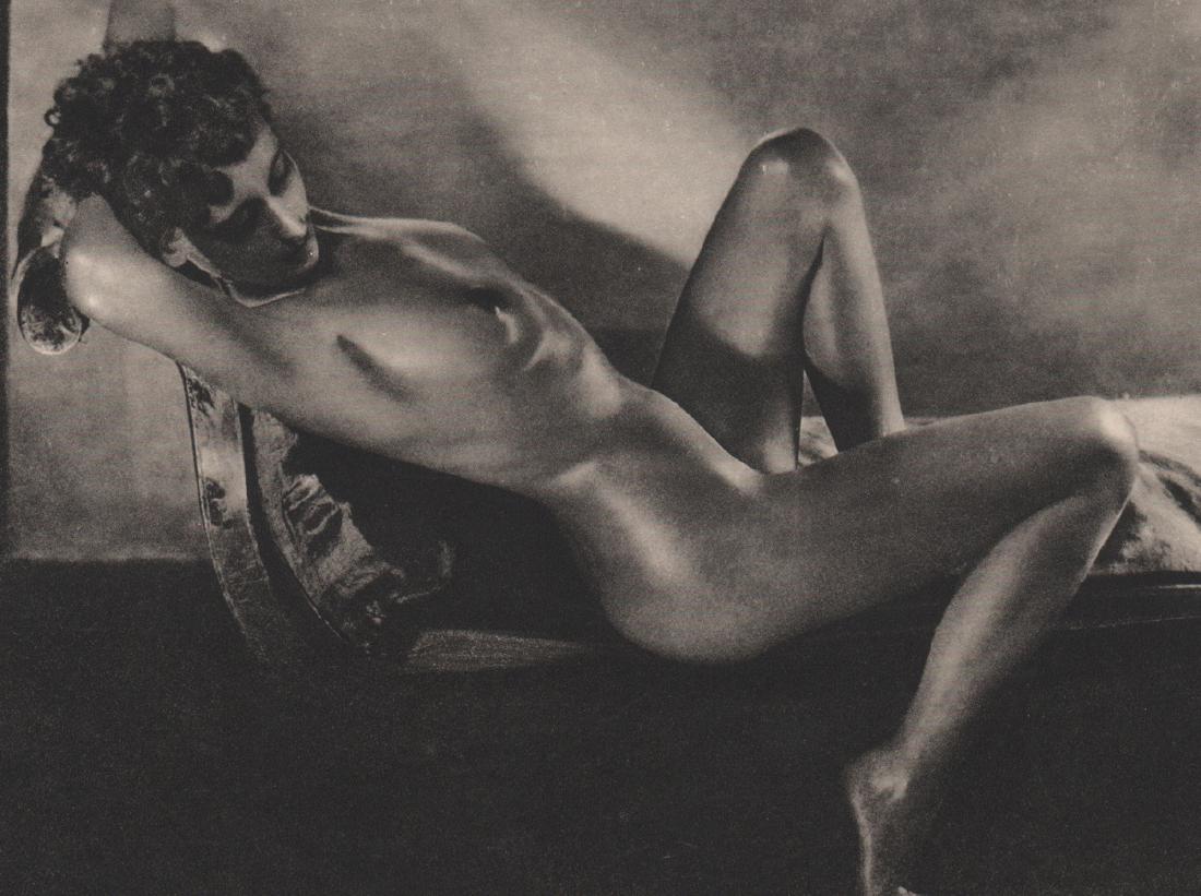 MAURICE BECK - Etude: Artist: MAURICE BECK Print Title: Etude Medium: Sheet-fed Gravure Printing Date: 1933 Printed in: France Image Size Approx. 7 X 5 inches No Reserve: This lot starts at $1 and has no reserve as a court