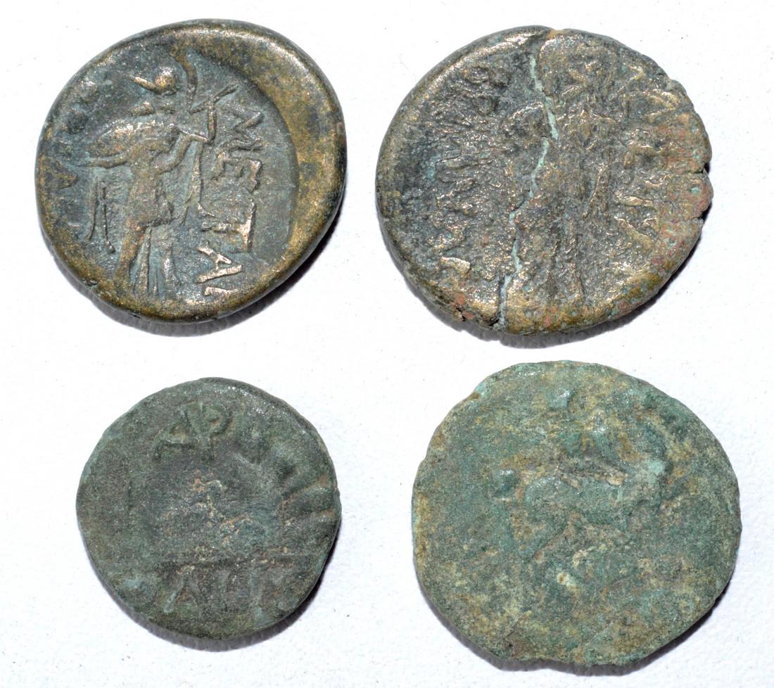 Lot of 4 Ancient Greek Coins for Cleaning: Date: ca. 4th - 2nd C BC Material: Copper / Bronze Origin: From an old British collectom, acquired on German and Austrian art markets. Dimensions: 17-20mm; 21.1grams Lot of 4 Ancient Greek Coins for C