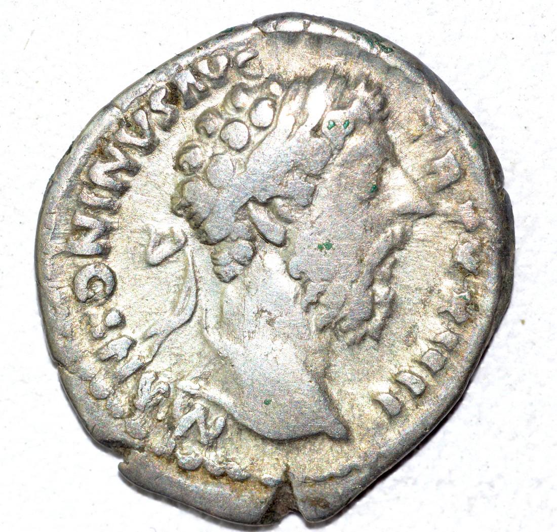 Marcus Aurelius AR Denarius, rv. Liberalitas (1 of 2)