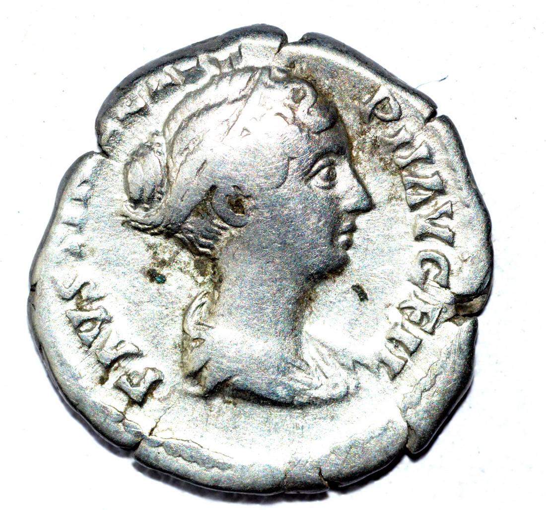 Faustina AR Denarius, rv. Venus (1 of 2)