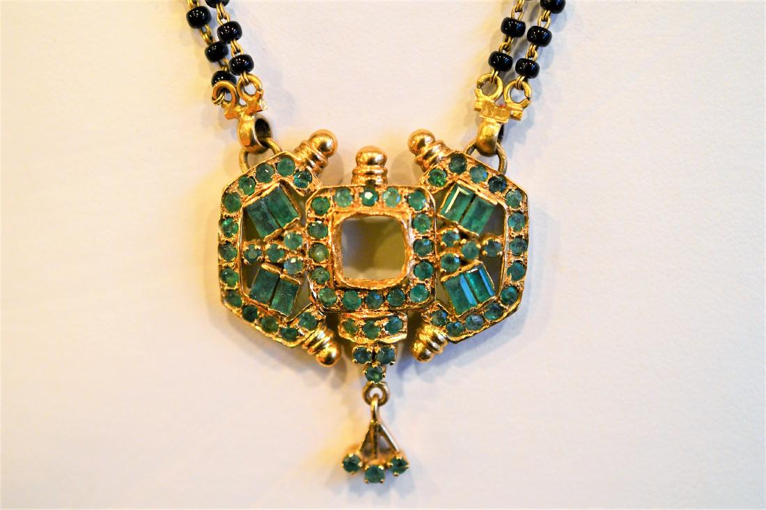 Ladies 22k Yellow Gold Emerald Onyx Beads Necklace (1 of 2)