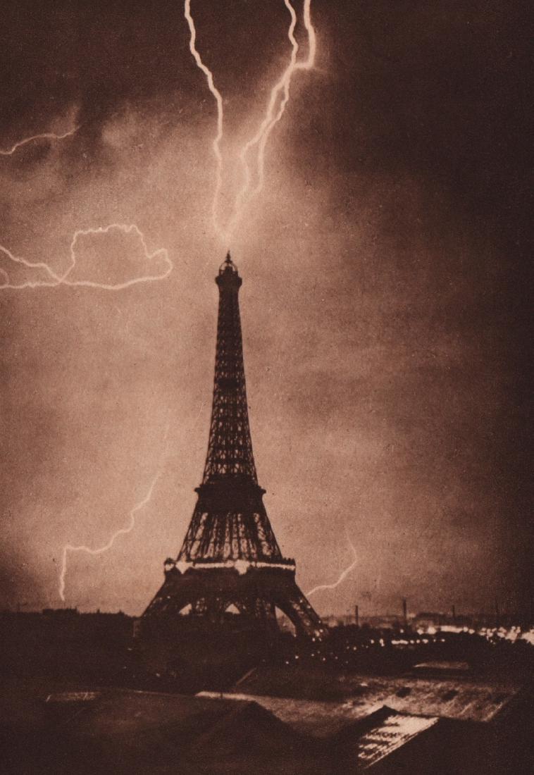 GABRIEL LOPPE Eiffel Tower Struck by Lightning