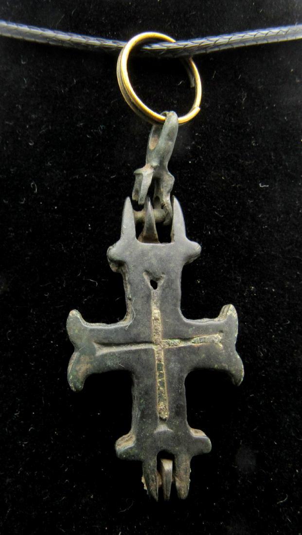 Medieval Crusaders Reliquary Cross Pendant (1 of 2)