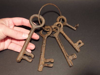 5Cast Iron Ring of Keys: 8" Long hanging height the longest key is 5 1/2",.. the smallest is 2 1/2" Great cast iron keys! No Reserve: This lot starts at $1 and has no reserve as a courtesy so that collectors can determine