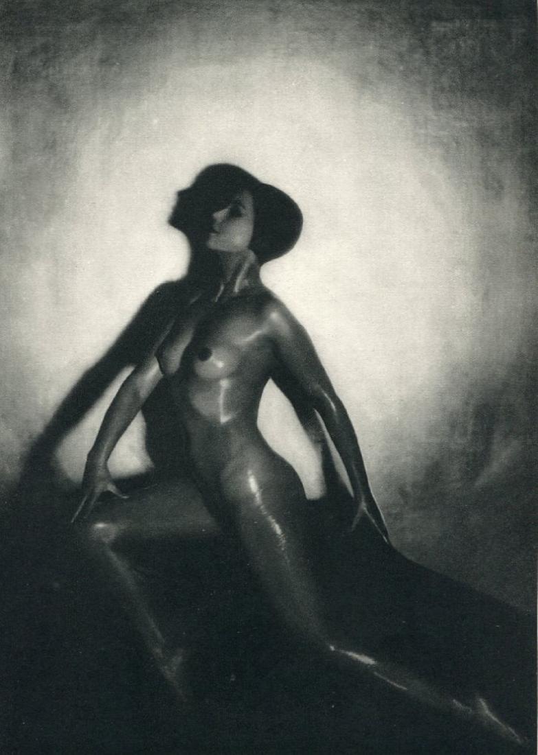 MAURICE BECK - Pose: Artist: MAURICE BECK Print Title: Pose Medium: Sheet-fed Gravure Printing Date: 1933 Printed in: France Image Size Approx. 6.5 X 9 inches No Reserve: This lot starts at $1 and has no reserve as a cour