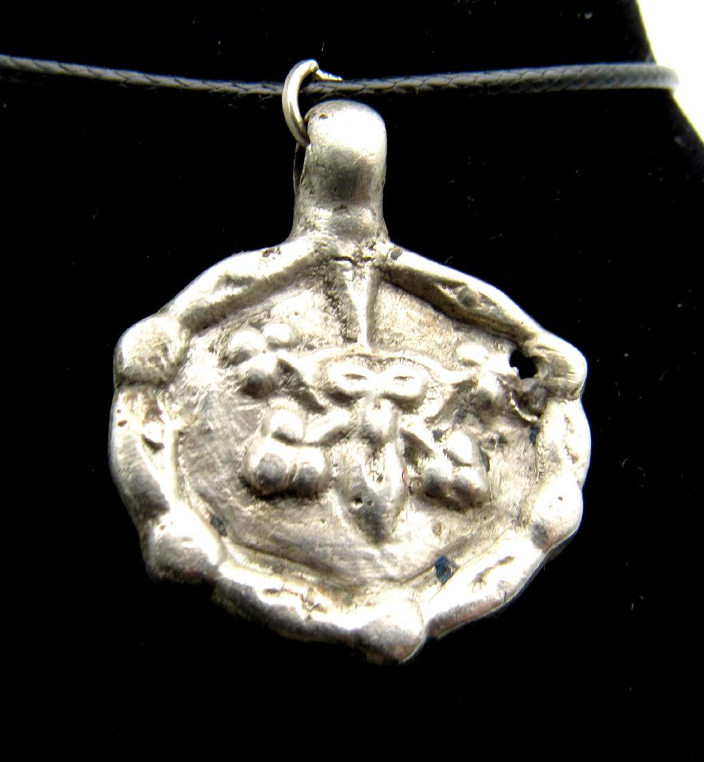 Medieval Viking Silver Floral Pendant with Trinity Knot (1 of 2)
