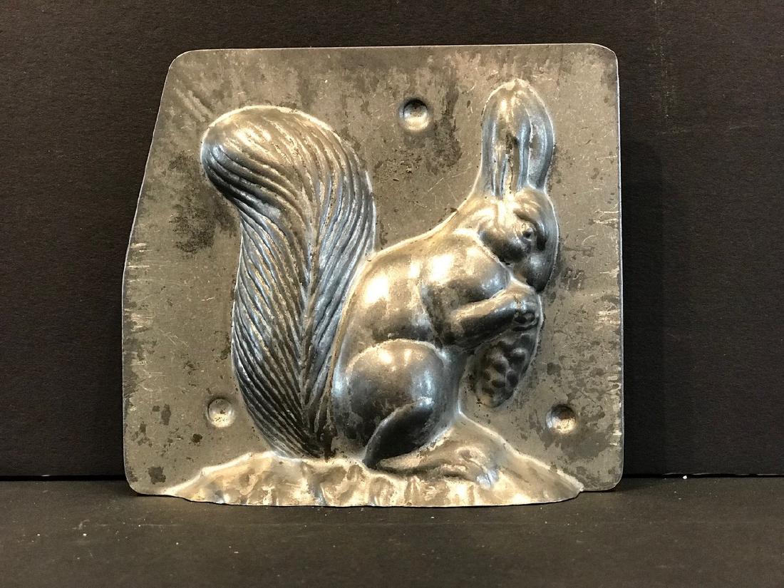 Early 20th Century Squirrel Chocolate Mold: Nicely detailed. 4 1/2 h x 5 w Early 20th c Please note that this lot has a confidential reserve. When you leave a bid in advance of the auction, submit your maximum. The bidder who has submitted the 