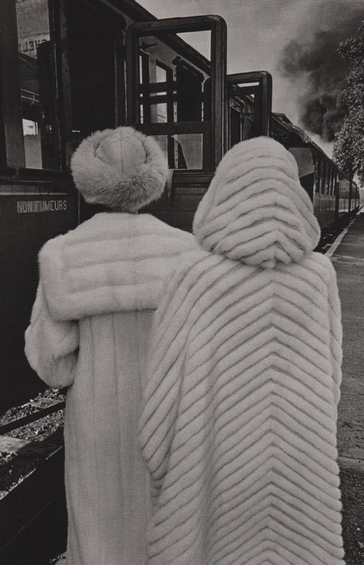 JEANLOUP SIEFF - Modeling Fur 1978: Artist: JEANLOUP SIEFF Print Title: Modeling Fur 1978 Medium: Sheet-Fed Gravure Printing Date: 1982 Printed in France Image Size: 5.75 x 8.75 inches Jeanloup Sieff(1933-2000) was a French photographer