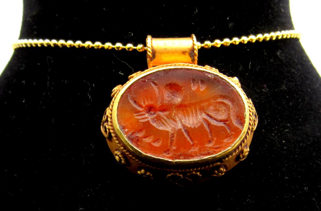 Medieval Persian Gold Pendant with Carnelian Intaglio (1 of 3)