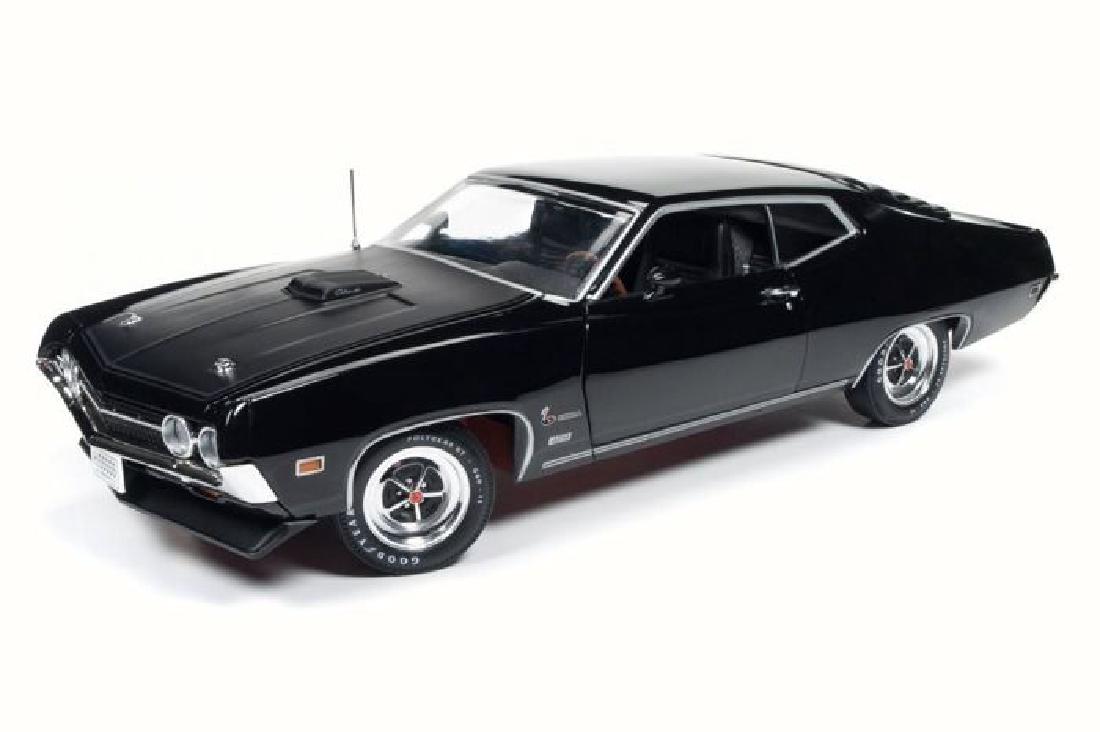 Auto World Scale 1:18 Ford Torino Cobra 1970 (1 of 10)