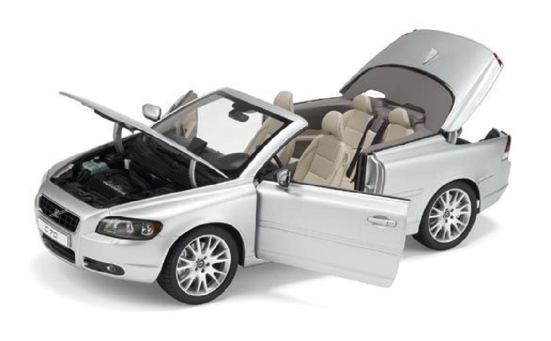 Motorart Scale 1:18 Volvo C70 (1 of 10)