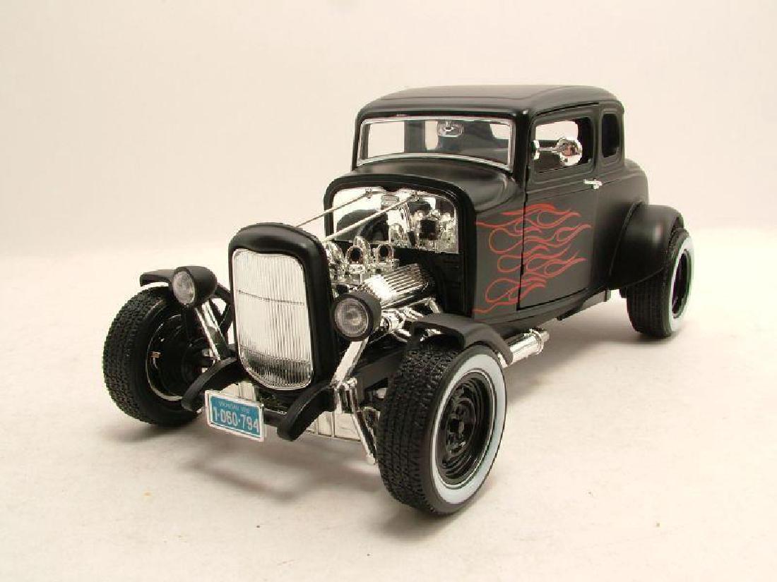 1932 Ford Hot Rod Black Flames Diecast Model | Motormax