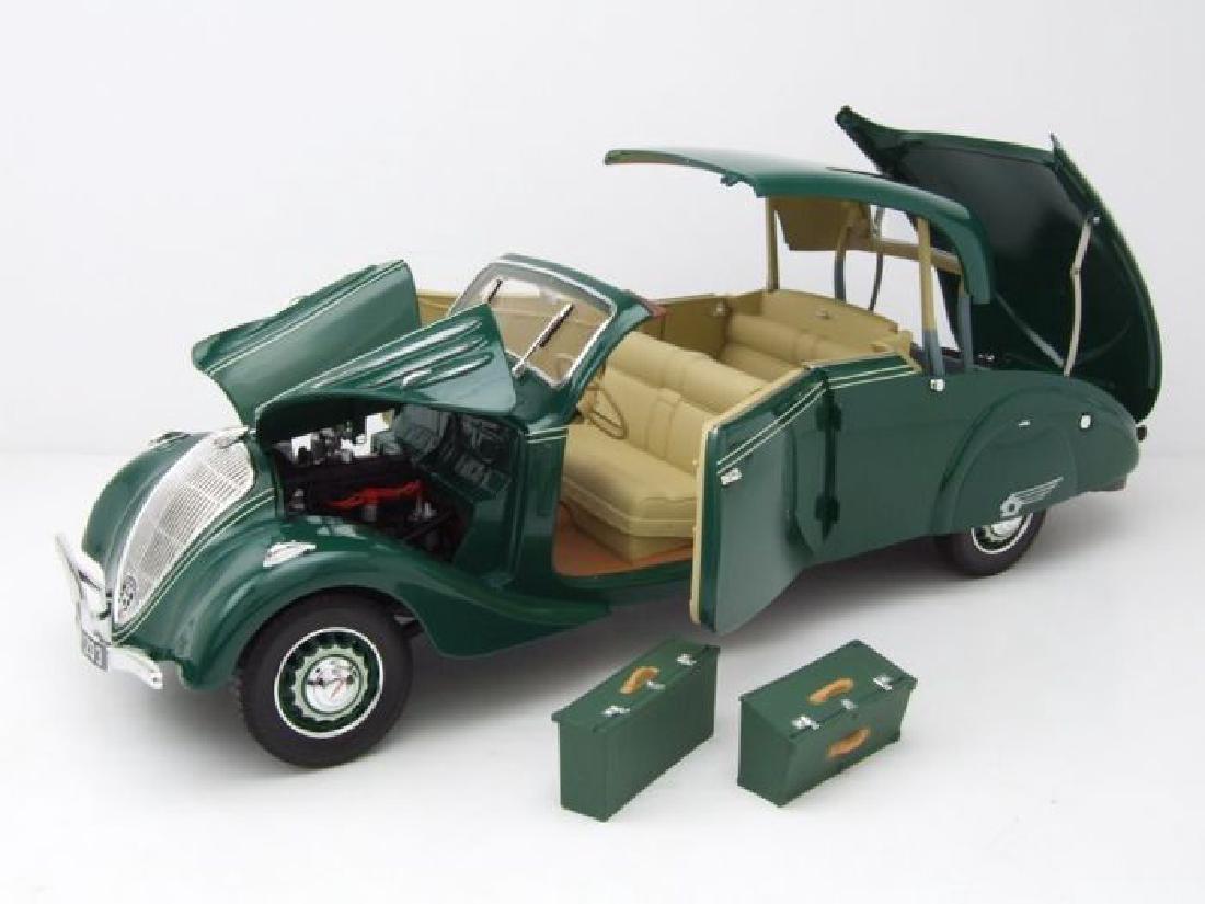 Norev Scale 1:18 Peugeot 402 Eclipse 1937: Beautiful scale model of at least as beautiful car and French classic: the Peugeot 402 Eclipse of the year 1937. This 1:18 version is produced by Norev, so the finish and details are beautiful. With t
