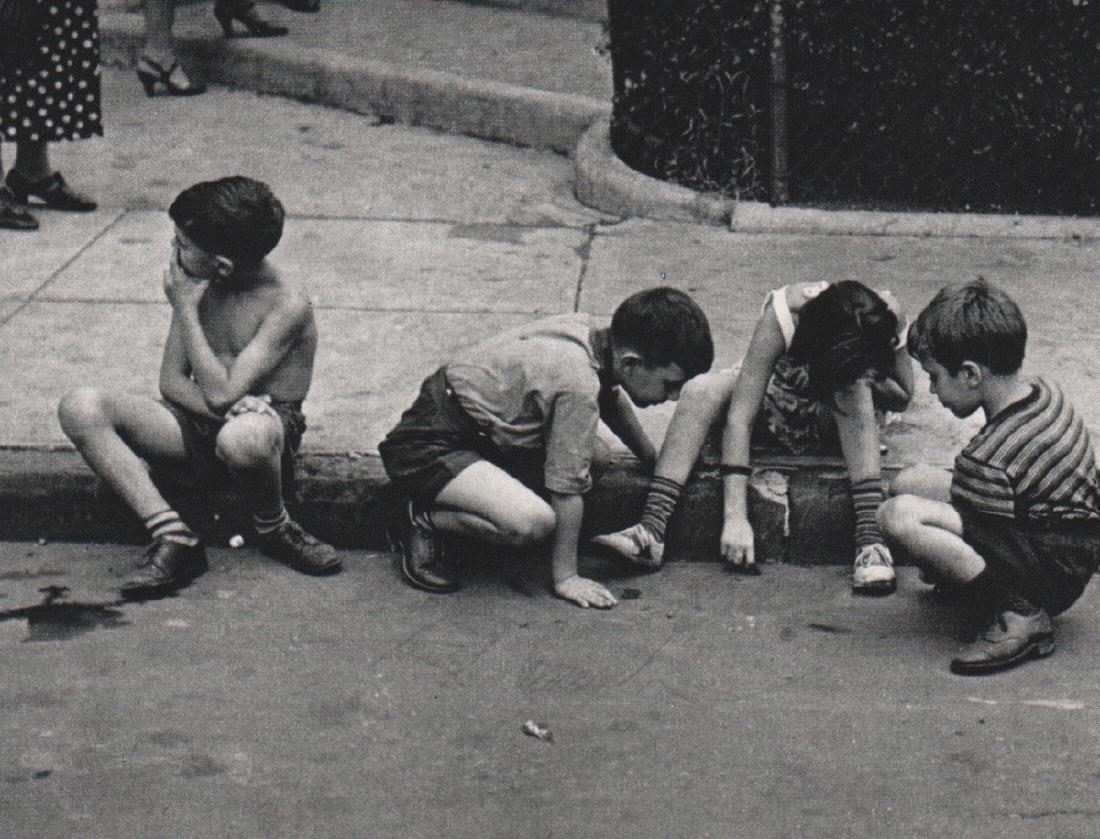 ANDRE KERTESZ - New York, 1939: Artist: ANDRE KERTESZ Print Title: New York, 1939 Medium: Sheet-Fed Gravure Printing Date: 1976 Printed in Japan Image size approx. 4.75 x 3.75 inches Andre Kertesz(1894-1985) born Kertesz Andor, was