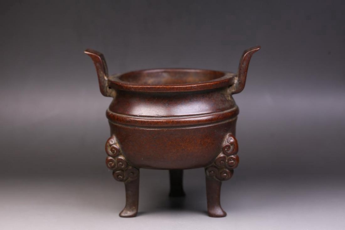 Chinese Qing Dynasty Tripod Bronze Incense Burner: Item: Qing Dynasty Tripod Bronze Incense Burner Origin: China Date: Qing Dynasty Materials: Bronze Size: Height:3.9", Diameter: 3", Top Diameter: 2.3" Please note that this lot has a confidential rese