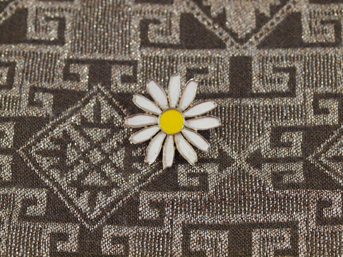 Vintage Brass Brooch Painted Enamel Daisy (1 of 3)