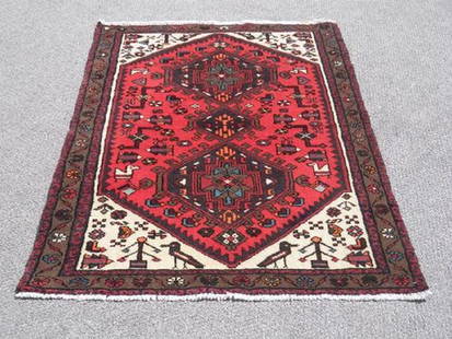 Fine Persian Hamadan Rug 4.9x3.3: Absolutely mesmerizing fine persian hamadan. Size 4.9 X 3.3 Feet, made of fine quality baby lamb's wool pile on cotton foundation. Hand woven in hamadan, iran. The gorgeous geometrical desgin on the