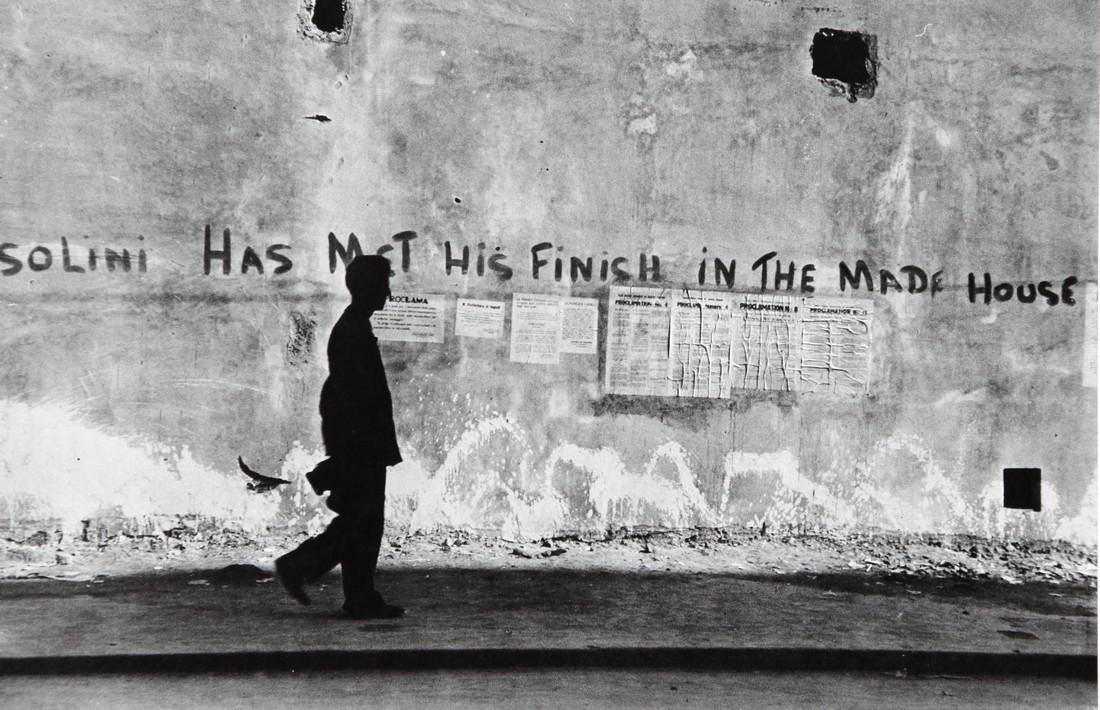 ROBERT CAPA - Anti fascist Paintied on Walls Naples (1 of 1)