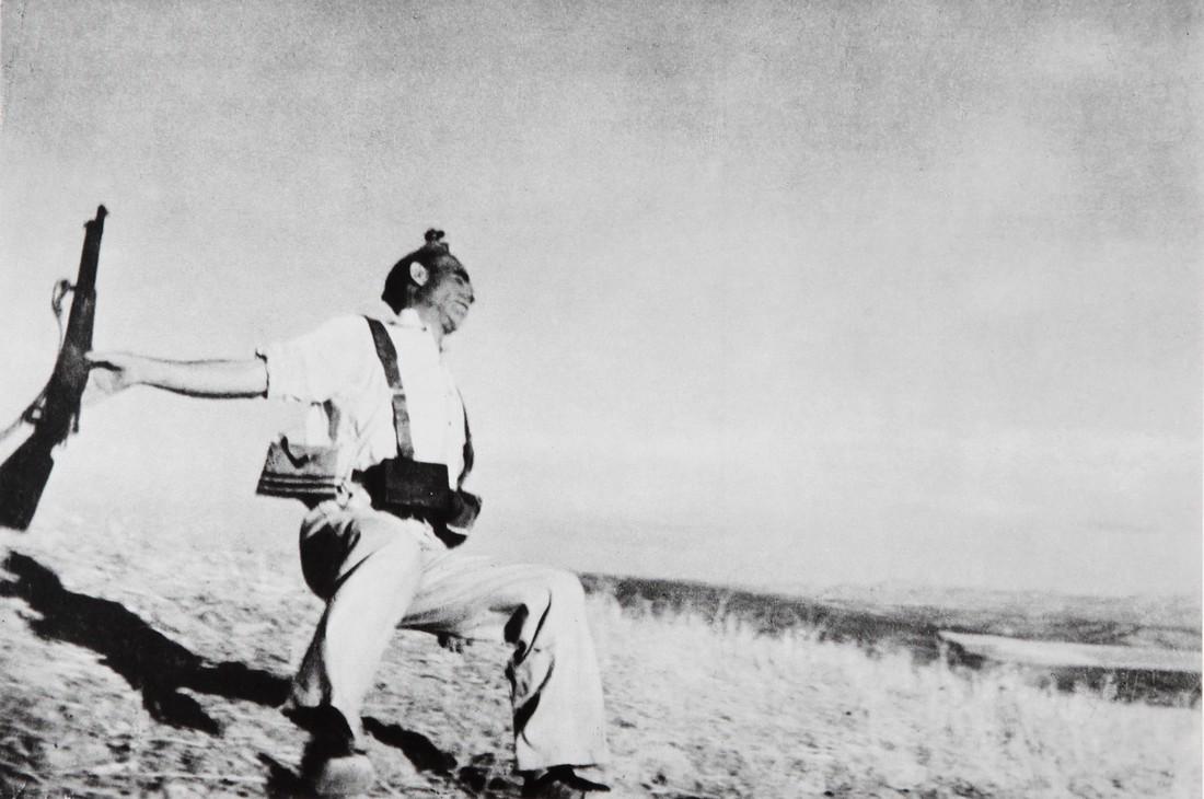 ROBERT CAPA - Soldier during moment of death Spain 1936 (1 of 1)