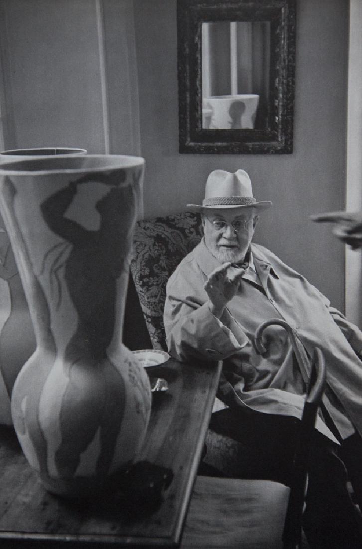 HENRI CARTIER-BRESSON - Henri Matisse with Picasso Vase (1 of 1)