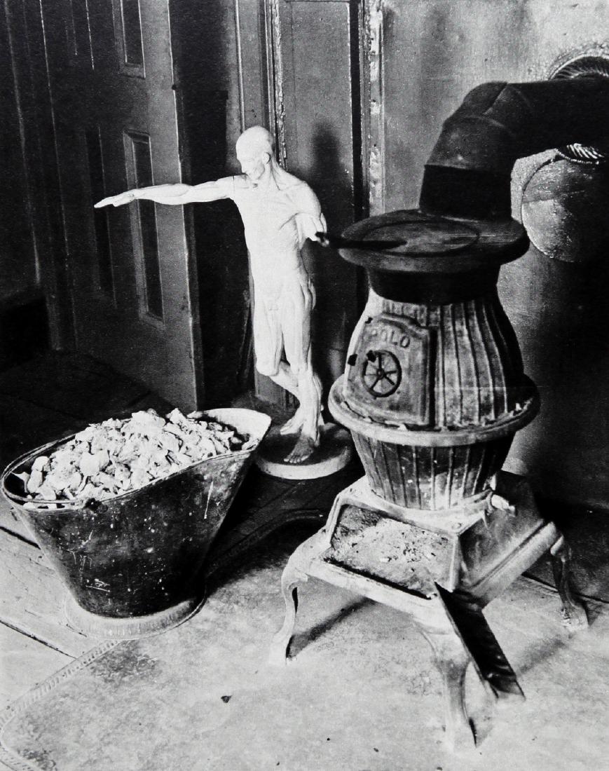 MAN RAY - Studio in 8th Street New York 1918 (1 of 1)