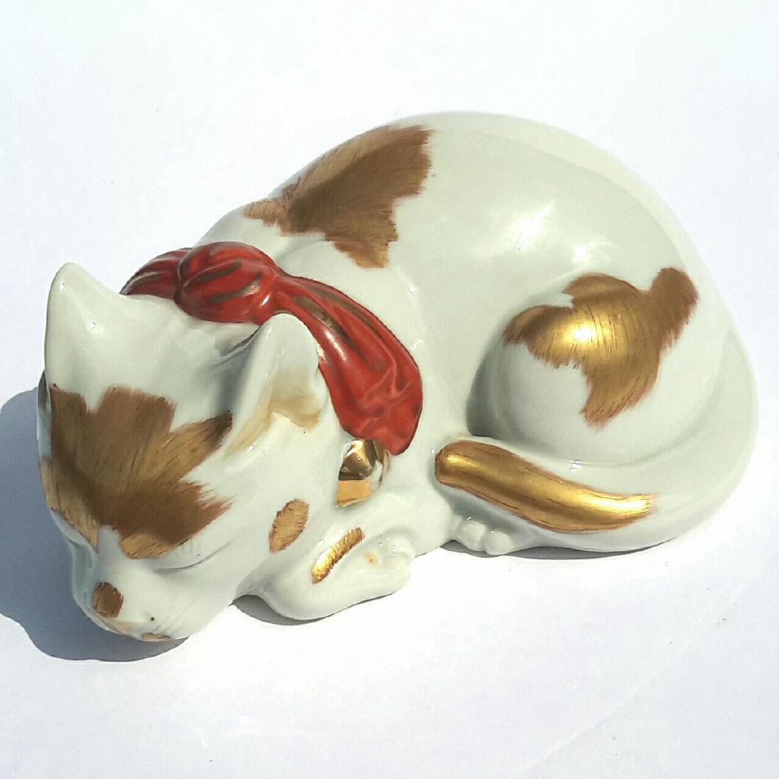 Early Vintage Japanese Kutani Porcelain Sleeping Cat (1 of 5)