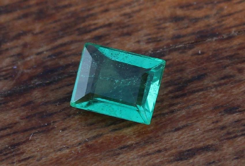 0.43 Carat Loose Emerald (1 of 3)