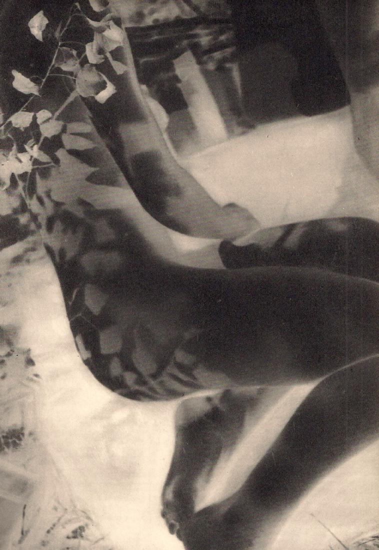 LASZLO MOHOLY-NAGY - Negatif: Artist: LASZLO MOHOLY-NAGY Print Title: Negatif Medium: Sheet-fed Gravure Printing Date: 1933 Printed in France Image Size: 6.5 X 9 inches László Moholy-Nagy (1895-1946) was a Hungarian painter and