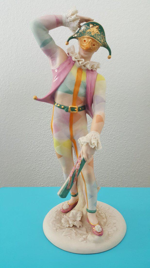 Figurine Cybis: Figurine Cybis 12x4x4 inches 1970s-1980s Signed back middle Please note that this lot has a confidential reserve. When you leave a bid in advance of the auction, submit your maximum. The bidder who ha