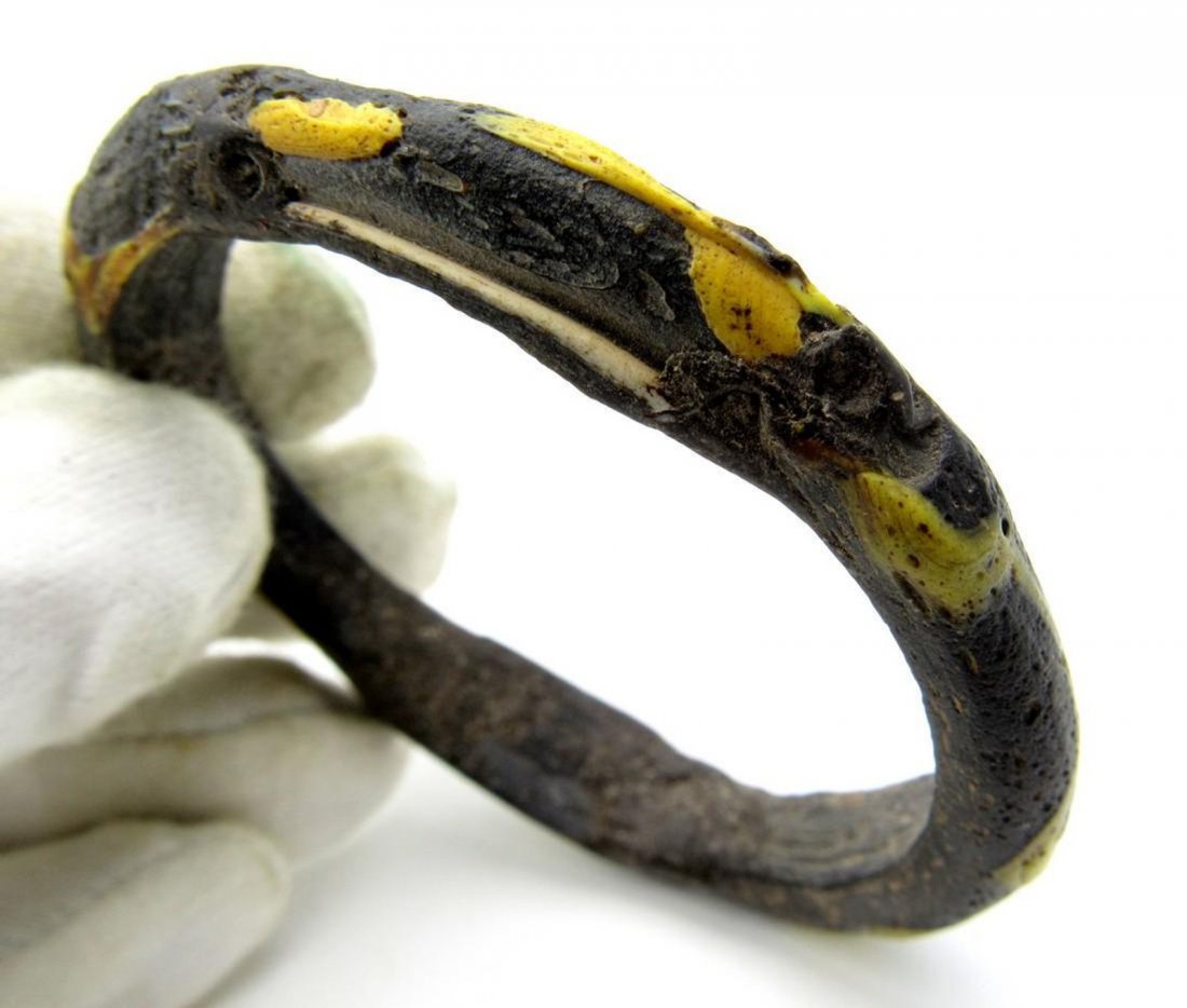 Ancient Byzantine Glass Bracelet (1 of 3)