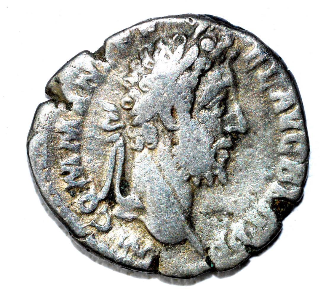Roman AR Denarius of Commodus, rv, Victoria (1 of 2)