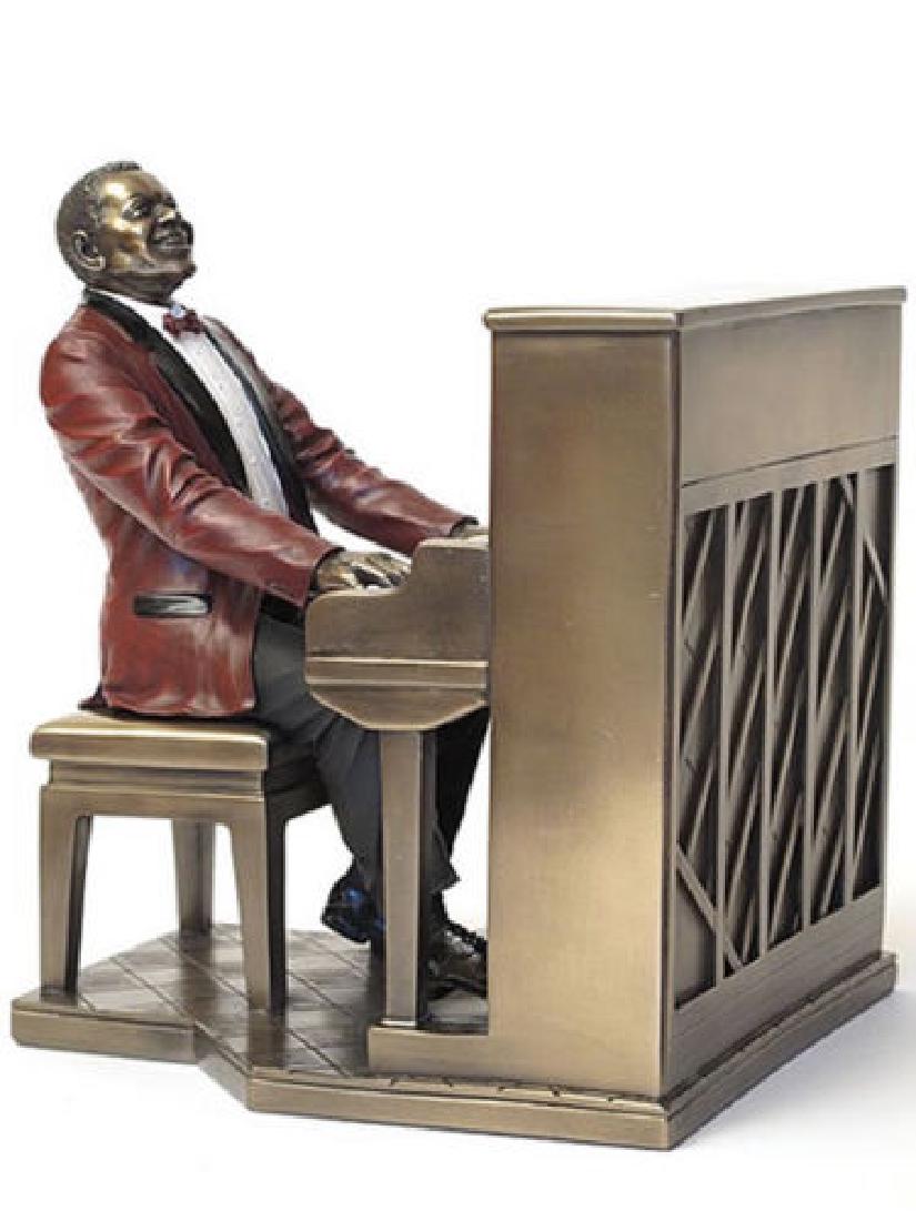 Veronese: Piano statue Le Monde Du Jazz: Item: Veronese: Piano statue Le Monde Du Jazz Maker: Veronese Design Origin: France Date/Period: 2016 Materials: Polystone Size: H. 7,48 x W. 7,48 inch Piano statue, from the Le Monde Du Jazz Collecti