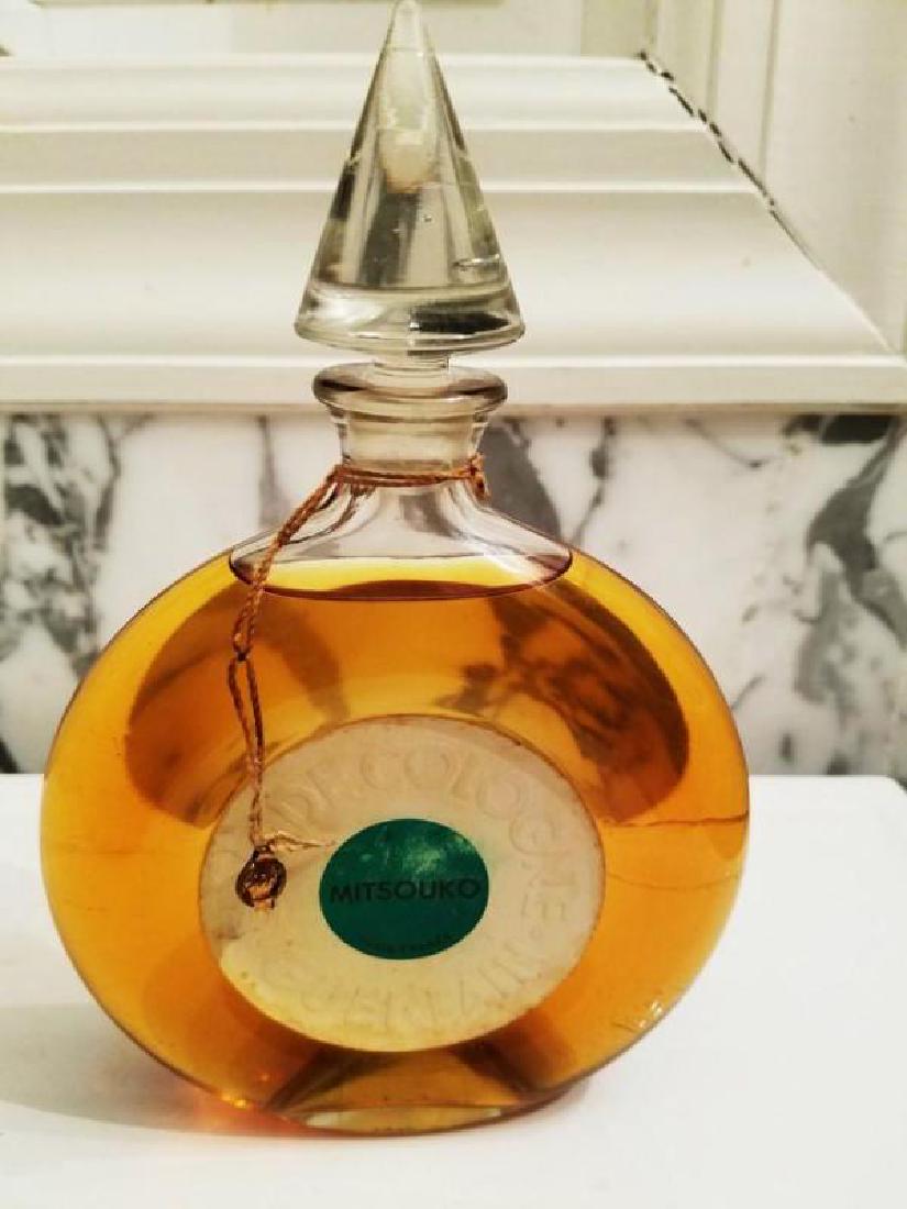 Vtg Mitsouko Rare Parfum Cologne Guerlain Paris 1968: Vtg Mitsouko Rare Parfum Cologne Guerlain Paris 1968 Flacon montre 7ozExtremely rare and almost impossible to find since it is not made anymore in this size or the Original Formula.Mitsouko Parfum Col