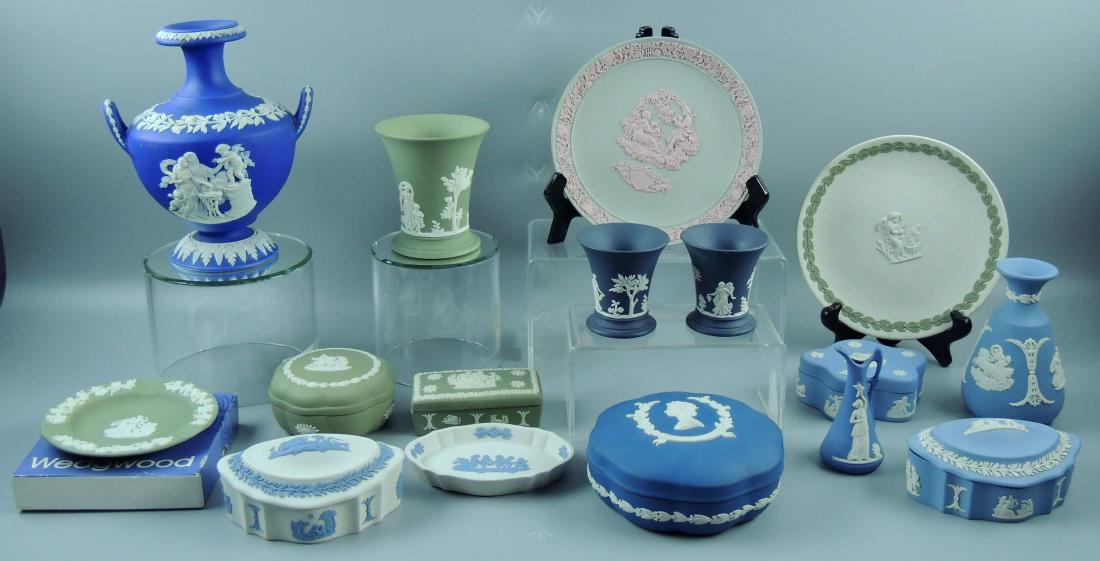 Wedgwood Jasperware Vanity, Vases & Plus (1 of 10)