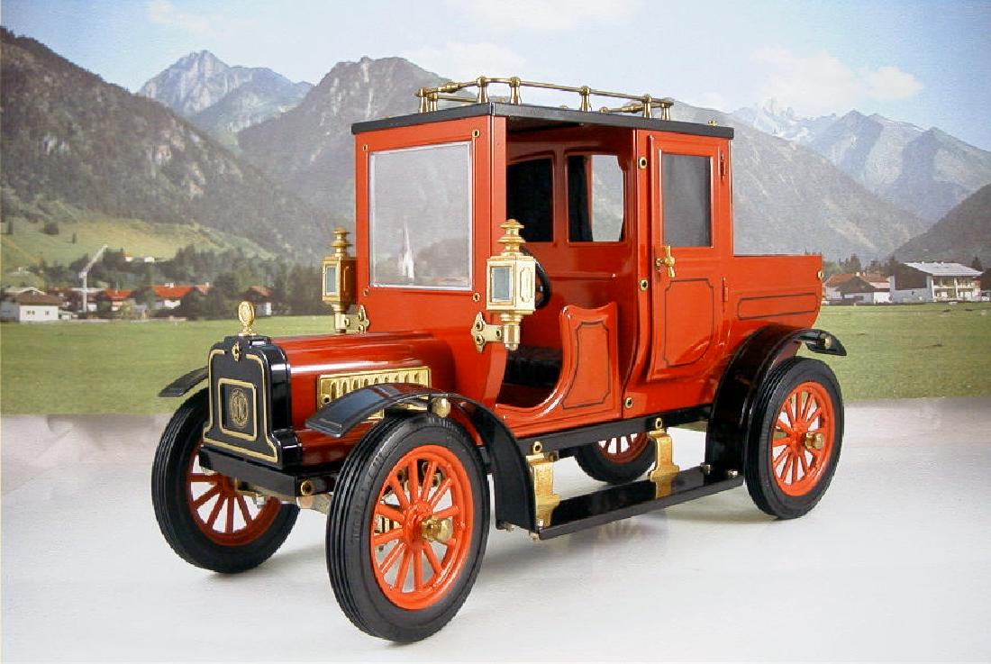 J.Blenken Maxitoys 1/12 Carette replica Benz Oldtimer.: J.Blenken Maxitoys 1/12 Carette replica Benz Oldtimer. Red / black version with red rims and copper-colored accessories. All metal and controllable. Tires made of rubber and fabric curtains Benz logo 