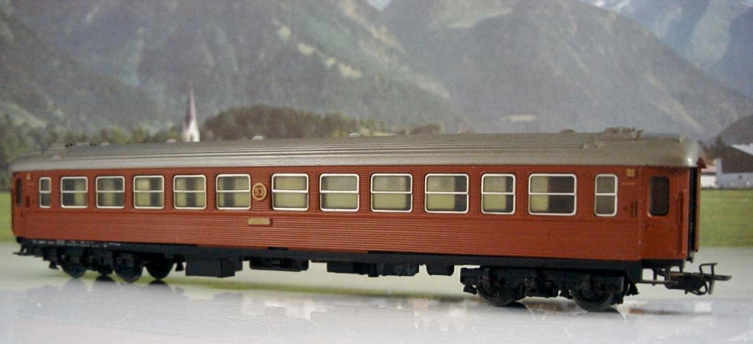 Märklin Scale 1:87 H0 AC 4072 Swedish D-train carriage (1 of 7)