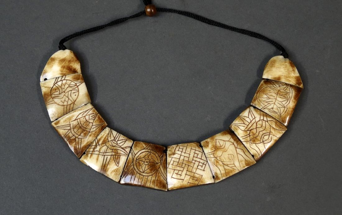 Old Leti Bone Necklace Tanimbar: Old Leti bone necklace Tanimbar Indonesia 1970's Bone 14 cm A old primitive nacklase. Leti cows bone nacklace from, Tanimbar Moluccas, Indonesia. A really beautiful, intricately carved rare piece. Rec