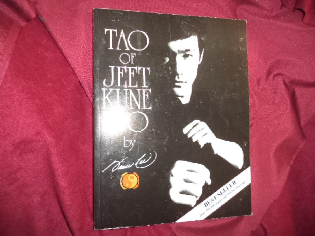 Tao of Jeet Kun Do.: Tao of Jeet Kun Do. Lee, Bruce. Ohara Pub. Reprint. 4to. Illustrated. Important reference work. Please note that this lot has a confidential reserve. When you leave a bid in advance of the auction, su