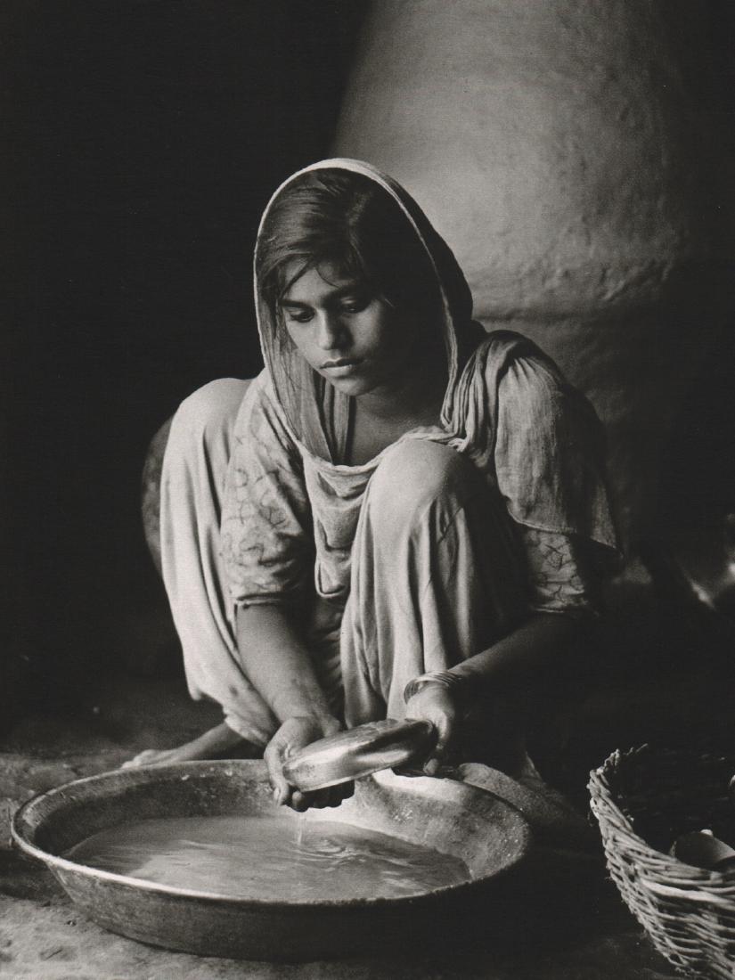 CLAUDE SAUVAGEOT - Inde, 1968: Artist: CLAUDE SAUVAGEOT Print Title: Inde, 1968 Medium: Sheet-Fed Gravure Printing Date: 1988 Printed in Spain Image Size: 6.75 x 9 inches Claude Sauvageot (1935-2010) is a French photographer , jour