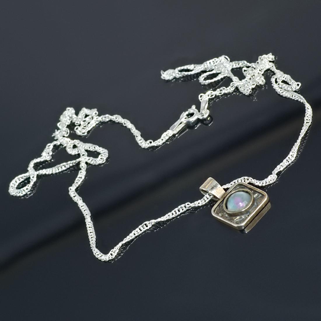 Silver Twisted Curb Necklace with Hand-made Moonstone: Item: Silver Twisted Curb Necklace with Hand-made Moonstone Pendant Brand: Regenz Metal Purity: .925 sterling silverGemstones: Moonstone Size: External length (incl.clasp) ~19.7" (50 cm) Pendant: ~ 17