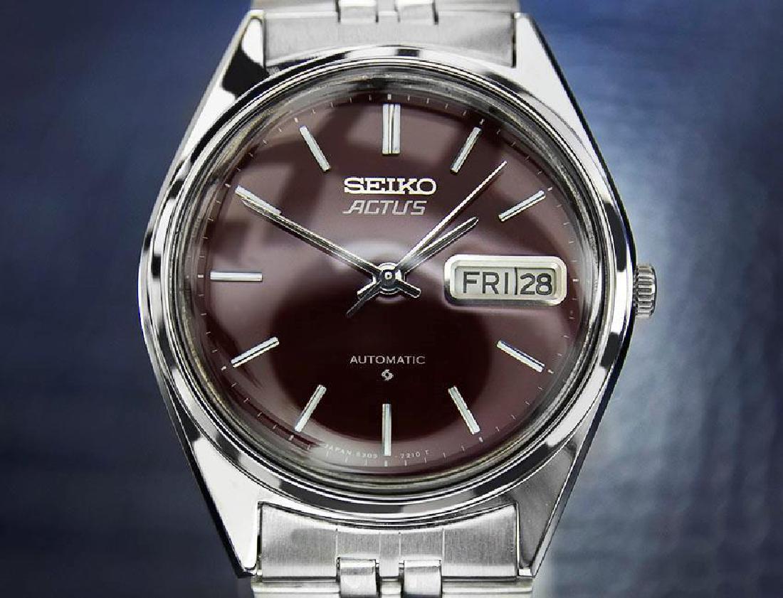 Vintage Seiko Actus Wine Red Stainless Steel 1970s: Vintage Seiko Actus Wine Red Dial Watch with Stainless Steel Band. Beautiful condition, It has been verified authentic by a master watchmaker It works precisely and is ready to be worn and enjoyed. Sa