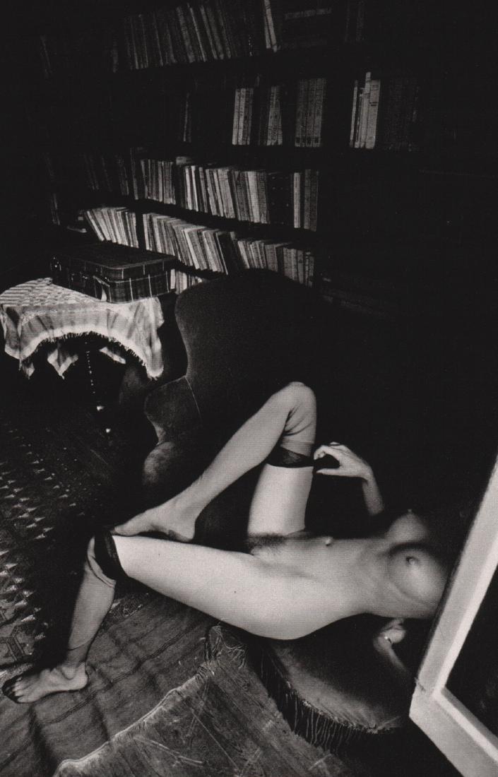 JEANLOUP SIEFF - Nude in the Library: Artist: JEANLOUP SIEFF Print Title: Nude in the Library, Paris 1976 Medium: Sheet-Fed Gravure Printing Date: 1983 Printed in France Image Size: 5.5 x 8.5 inches Jeanloup Sieff (1933-2000) was a French