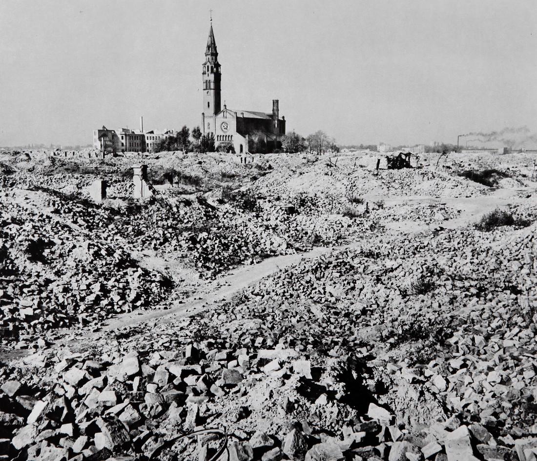 ROBERT CAPA - Jews ghetto Warsaw 1948: Artist: Robert Capa Title: Jews ghetto Warsaw 1948 Date Printed: 1979 Medium: HelioGravure Printer: Electa Italy Printer Location: Milan 29 x25 cm - 11x 10 inch Mount Size: 30x40 cm - 15.7x11.8 Inches