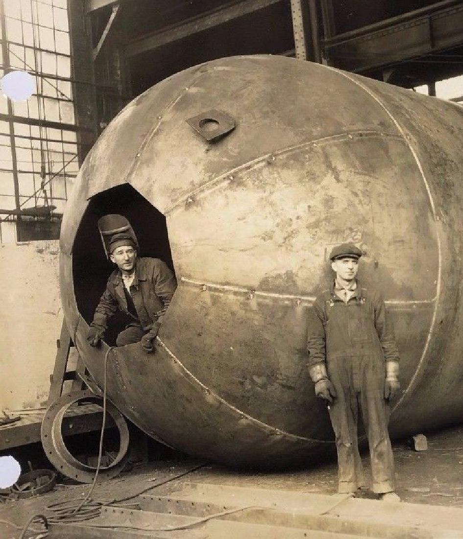 Antique 1929 Western Gas Industrial Steel Labor Photo (1 of 3)