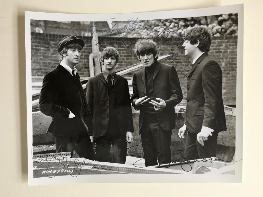 THE BEATLES SIGNED PRESS PHOTO (1 of 1)
