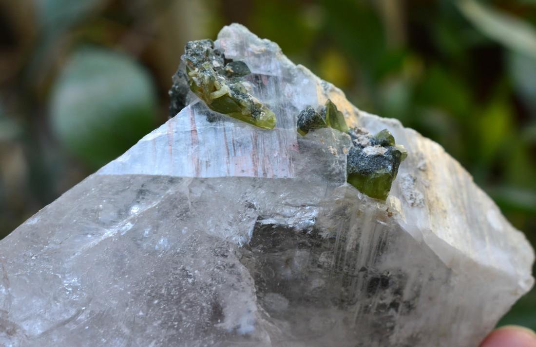 Natural Green Sphene Specimen with Quartz: Item: Natural Green Sphene Specimen with Quartz Weight: 329 Grams Origin: Pakistan Materials: Specimen Size: 97 x 77 x 46 mm Tratment: Natural No Reserve: This lot starts at $1 and has no reserve as a