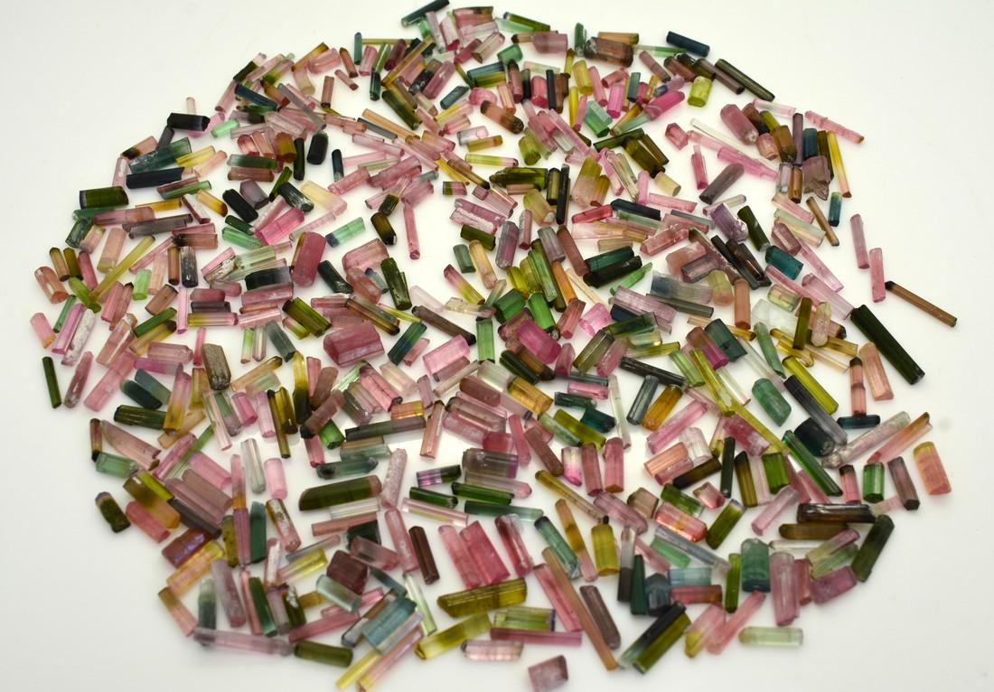 Natural Mix Tourmaline Crystals Lot: Item: Natural Mix Tourmaline Crystals Lot Weight: 97 Grams Origin: Afghanistan Materials: Crystals Size: Tratment: Heated Please note that this lot has a confidential reserve. When you leave a bid in 