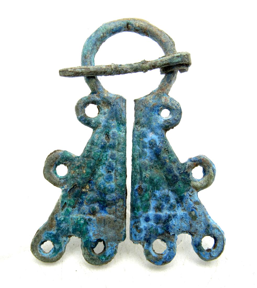Medieval Viking Era Pronze Omega Penannular Brooch: Medieval Viking Era Pronze Omega Penannular Brooch Circa 9th – 11th c. AD Medieval Viking Era Pronze Omega Penannular Brooch. Professionally cleaned and polished to show original details. This item 