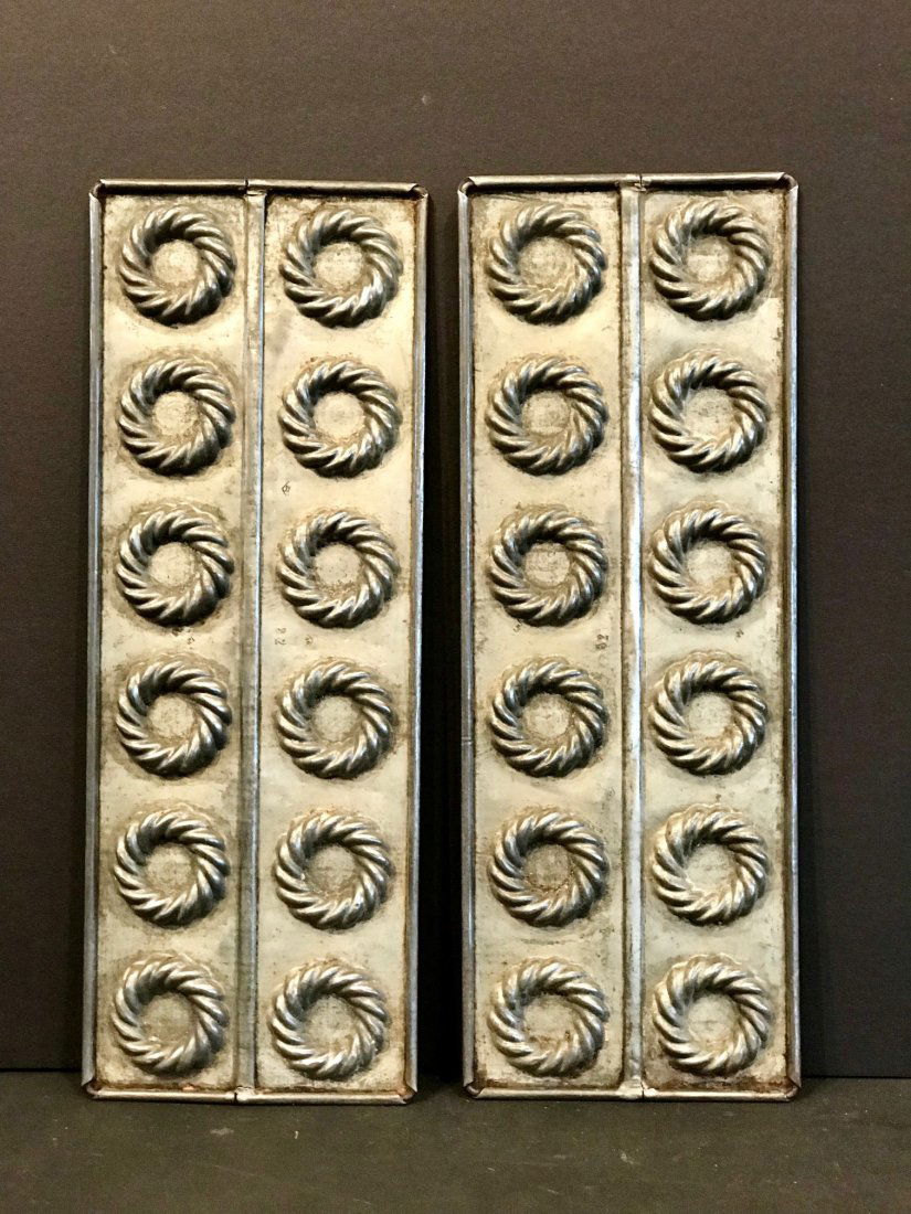 Pair of Flattie Christmas Wreath Chocolate Molds C 1920 (1 of 3)