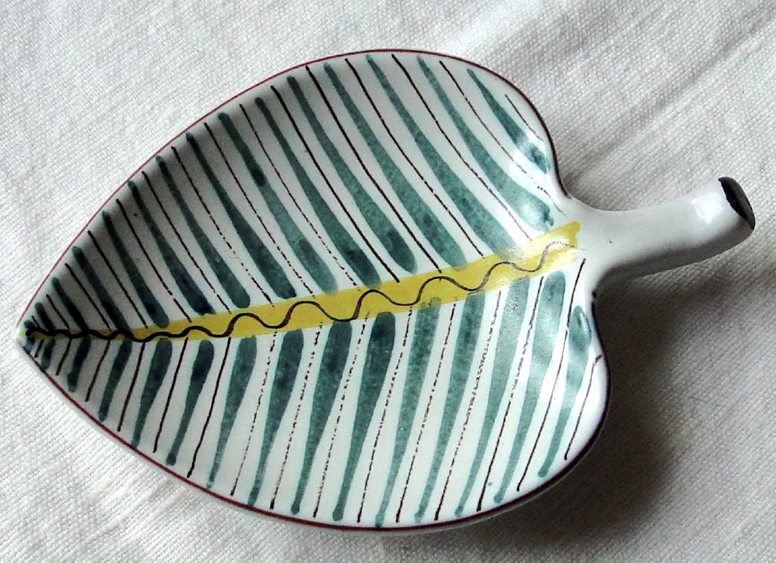 Stig Lindberg Swedish Porcelain Leaf Dish: Title: Leaf Dish Maker: Stig Lindberg Origin: Sweden Date/Period: 60s Materials: porcelain Size: 5"L x 3.5W x 0.75H (90?) hand painted Please note that this lot has a confidential reserve. When you le